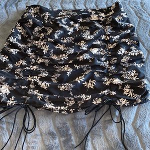 Pretty little thing Black and Tan skirt size 14